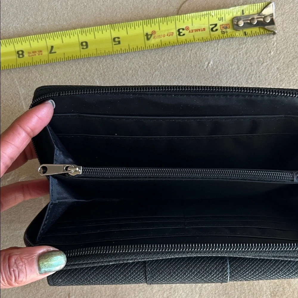 Kenneth‎ Cole Reaction Elegant Black Clutch